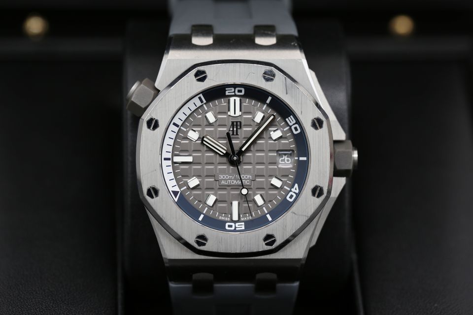 Audemars Piguet Royal Oak Offshore 15720ST.OO.A009CA.01 Image 4